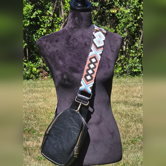 Trendy Small Sling  Vegan Leather  Black - Picture 1 of 10